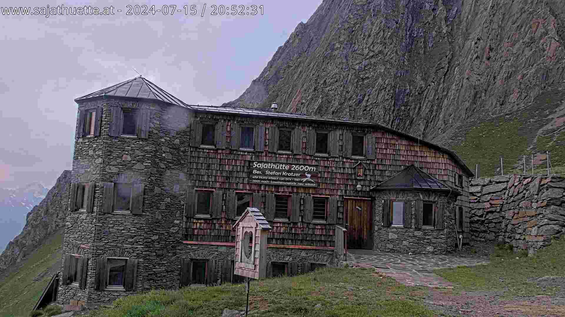 Webcam Neue Sajat-Hütte 2.600 m | Das Schloss in den Bergen